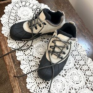 Columbia short shoe/ boots
Waterproof